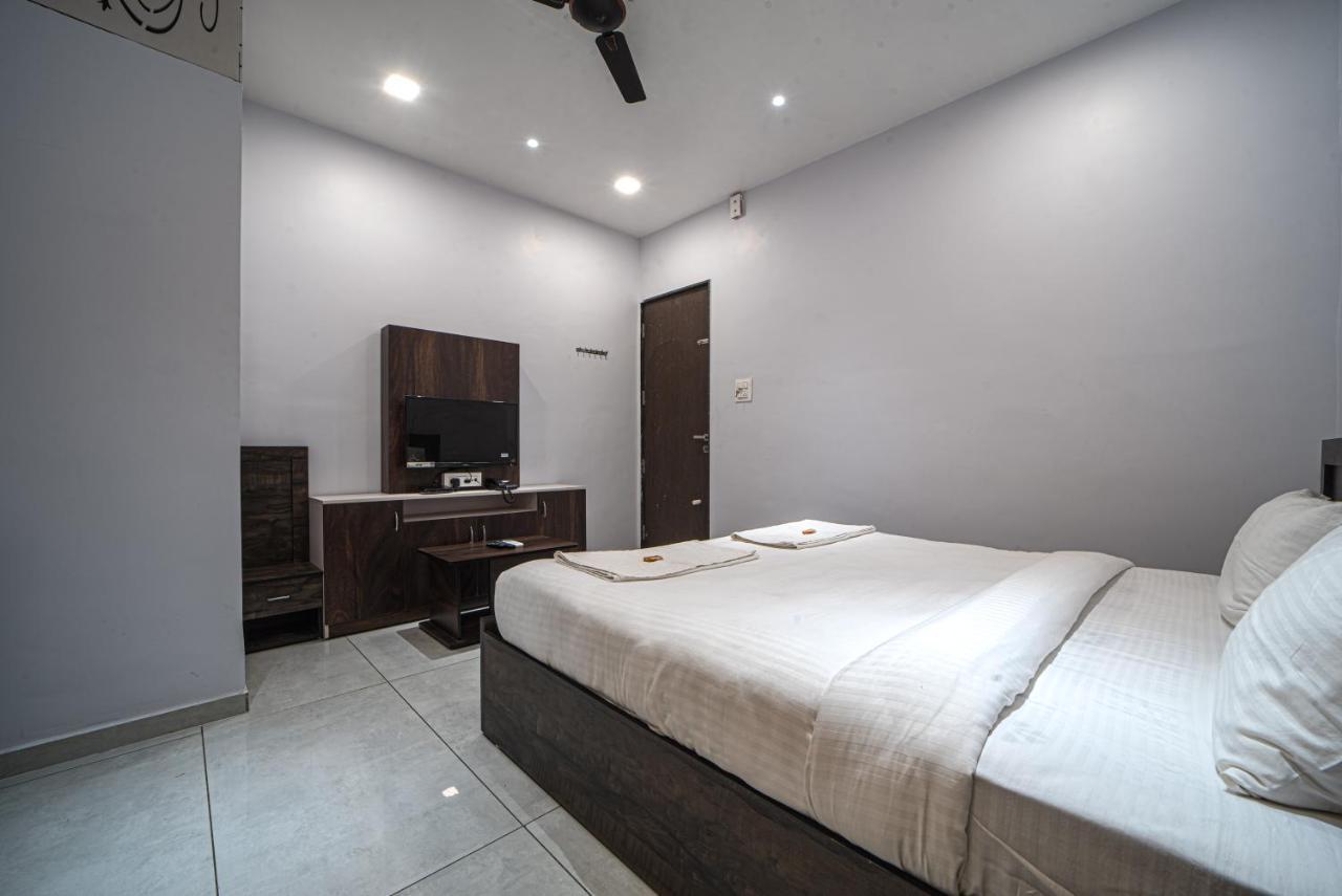 Hotel Saheb Kolhapur Dış mekan fotoğraf