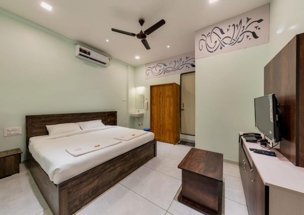 Hotel Saheb Kolhapur Dış mekan fotoğraf