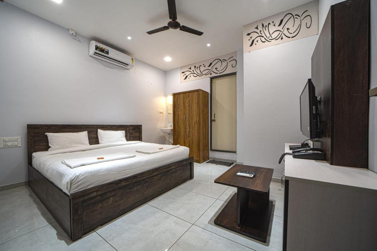 Hotel Saheb Kolhapur Dış mekan fotoğraf
