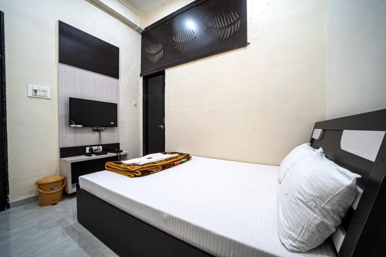 Hotel Saheb Kolhapur Dış mekan fotoğraf